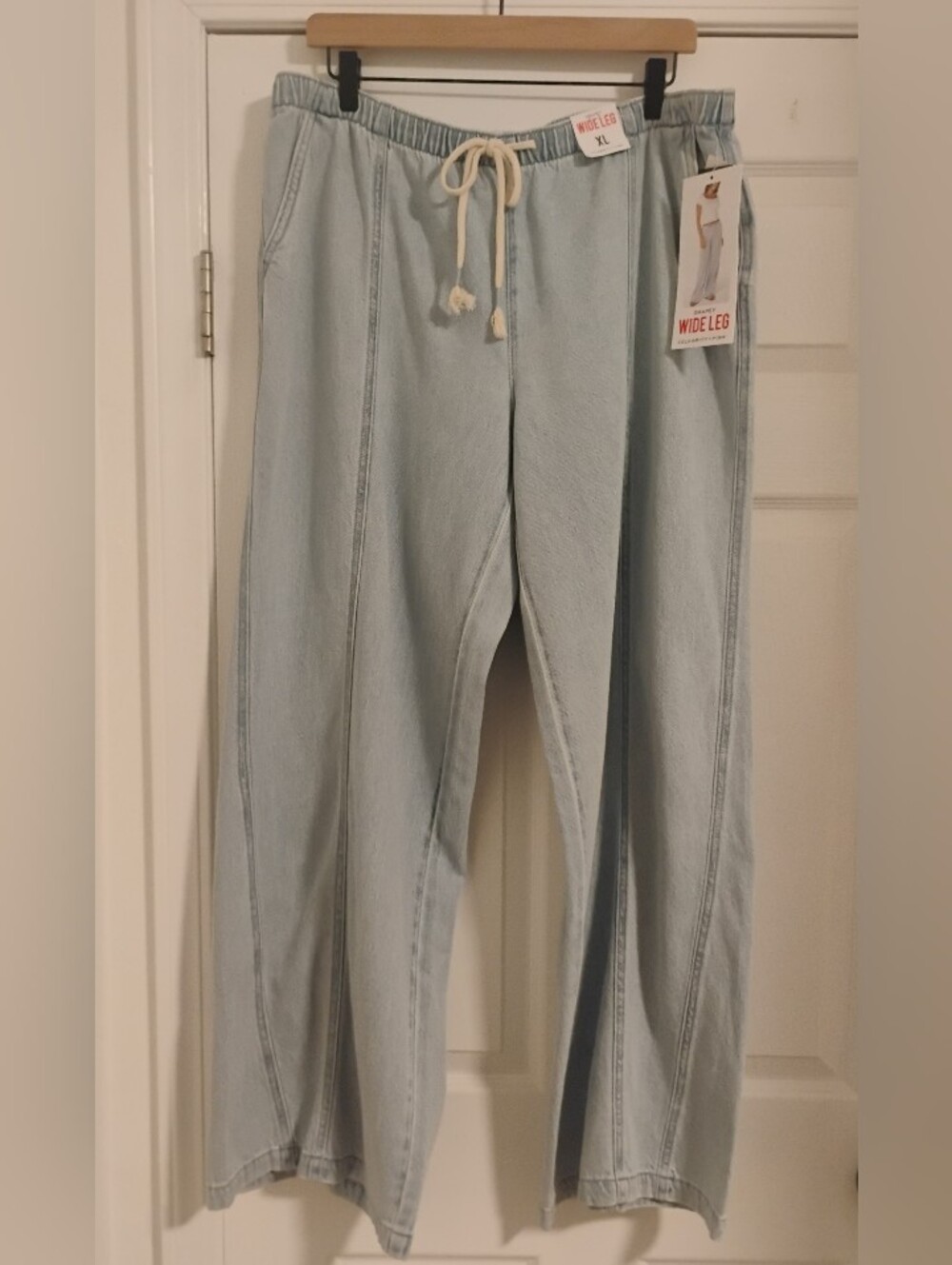 Celebrity Pink Women's Drapey Wide Leg Tie Waisted Jean In Light Wash Size XL